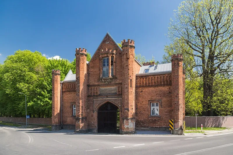 Old Bones, New Life: How Modern Materials Are Making Century-Old Buildings Worth Saving Again
